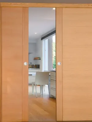Porte coulissante en bois clair